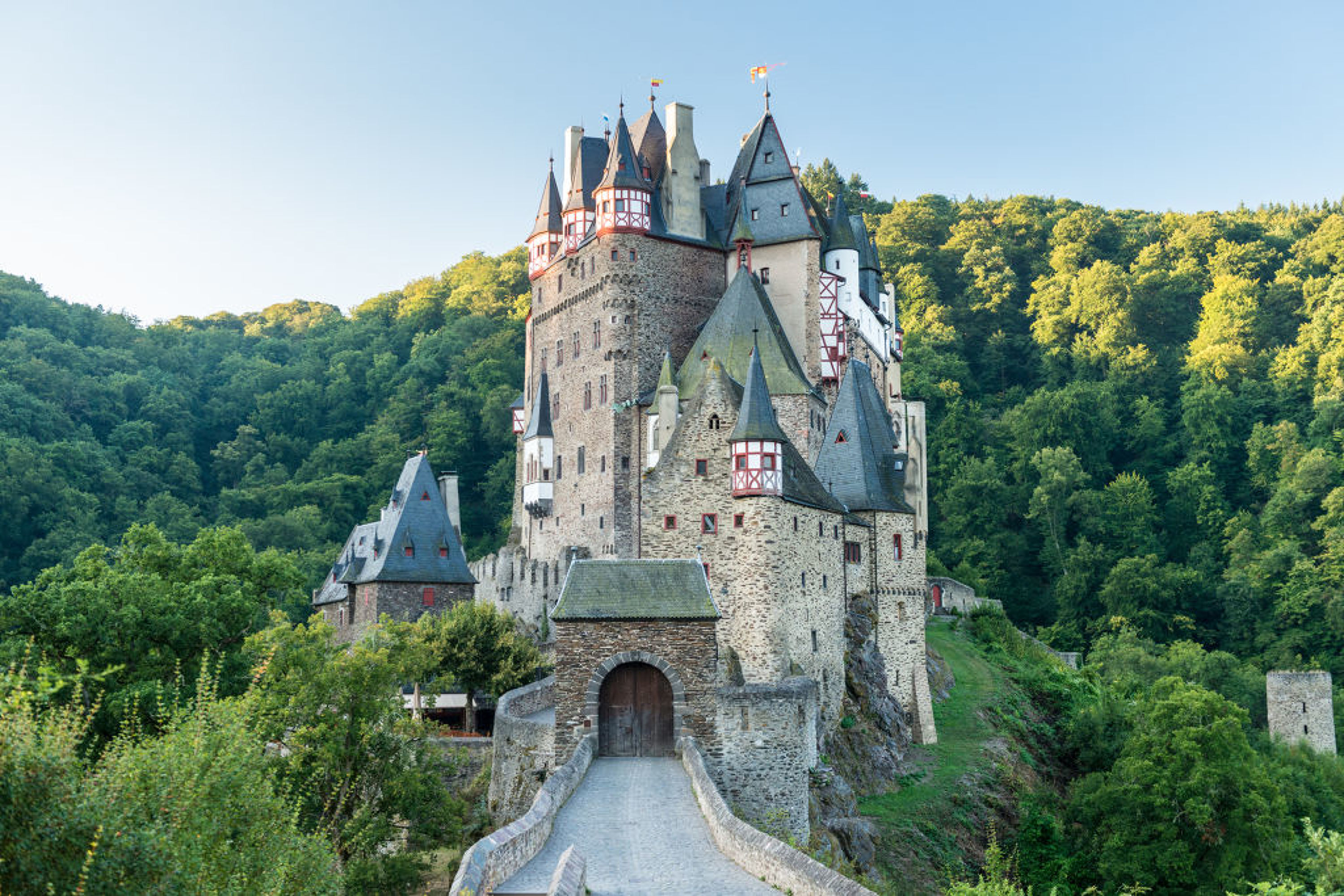 Burg Eltz. Burgen und Schlösser. Eifel. Ausflugsziele rund ums Schloss Burgbrohl.