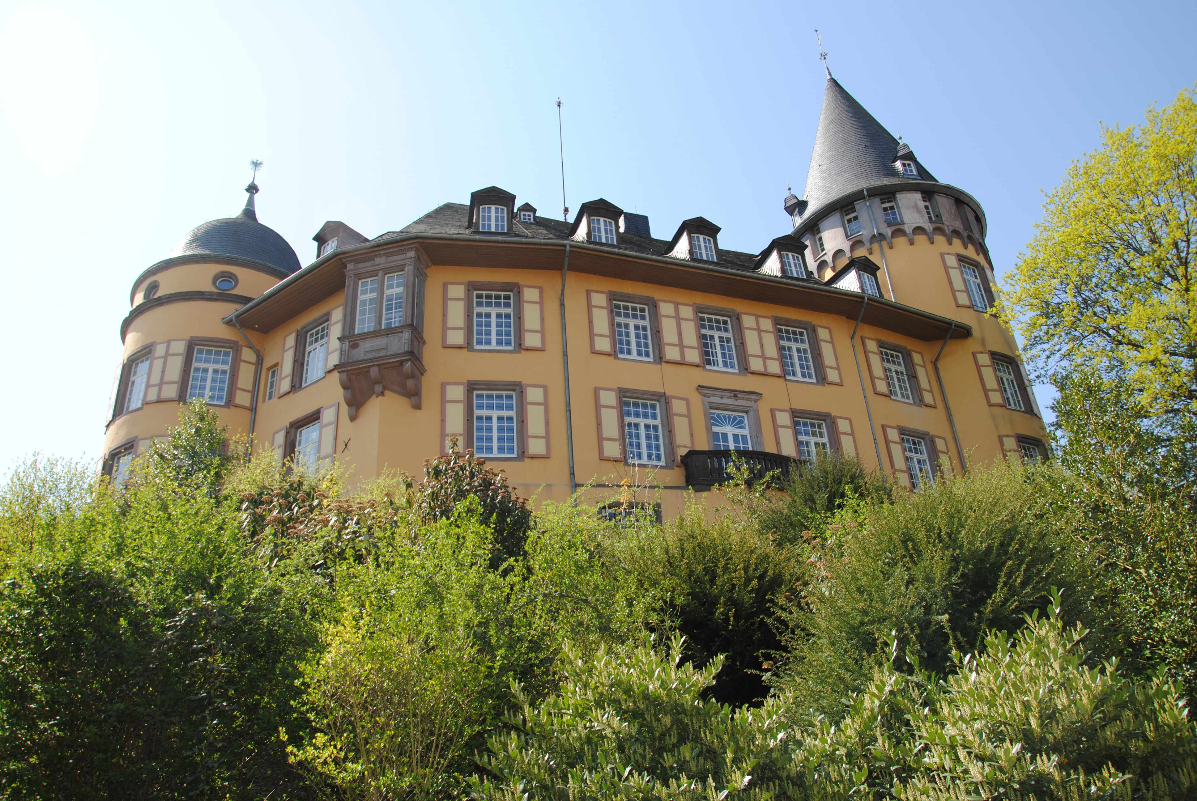 Stadt Mayen. Eifelstadt. Genovevaburg. Ausflugsziel rund ums Schloss Burgbrohl.