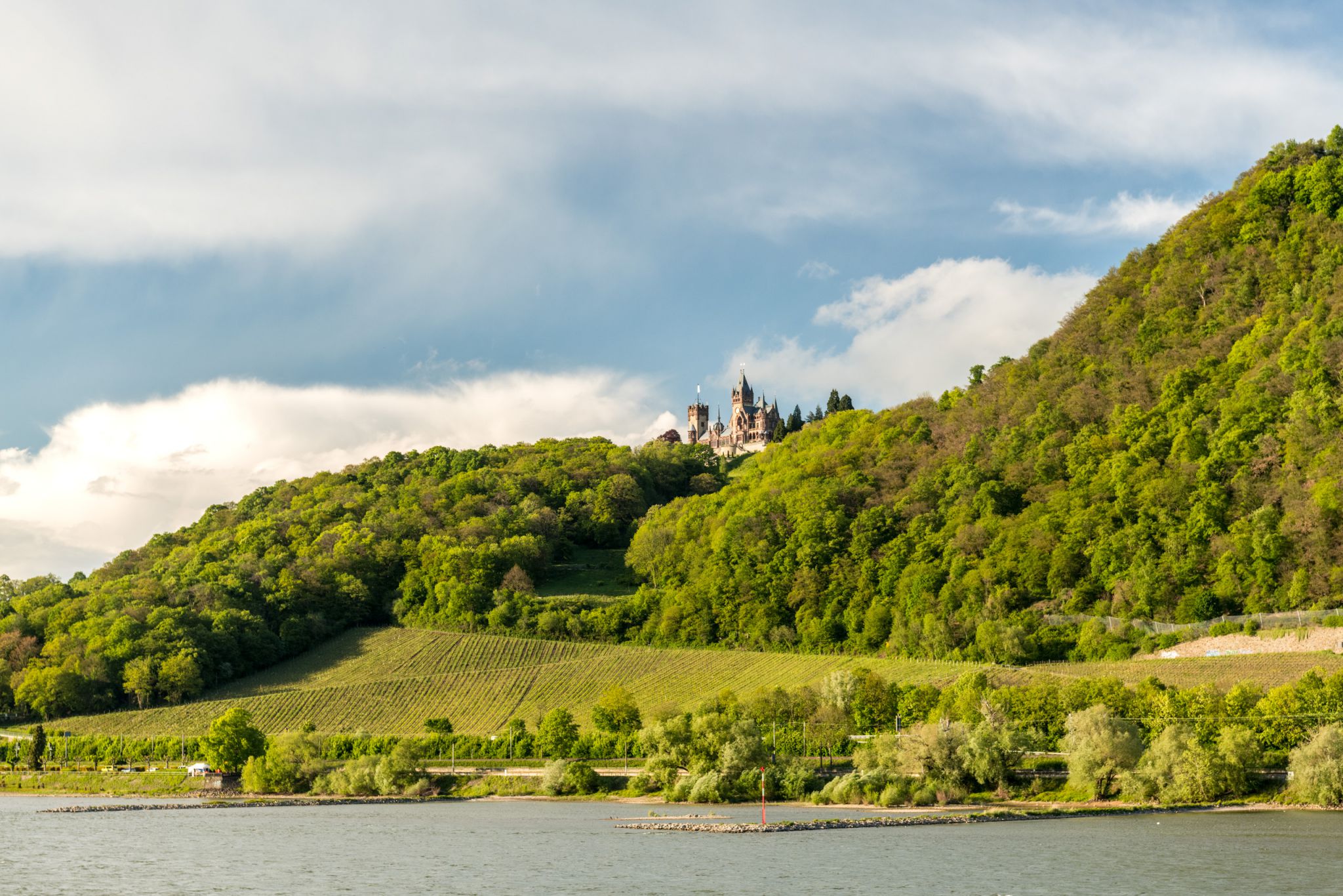 Rhein. Bonn. Drachenfels. Schloss Drachenburg. Siebengebirge. Dominik Ketz.