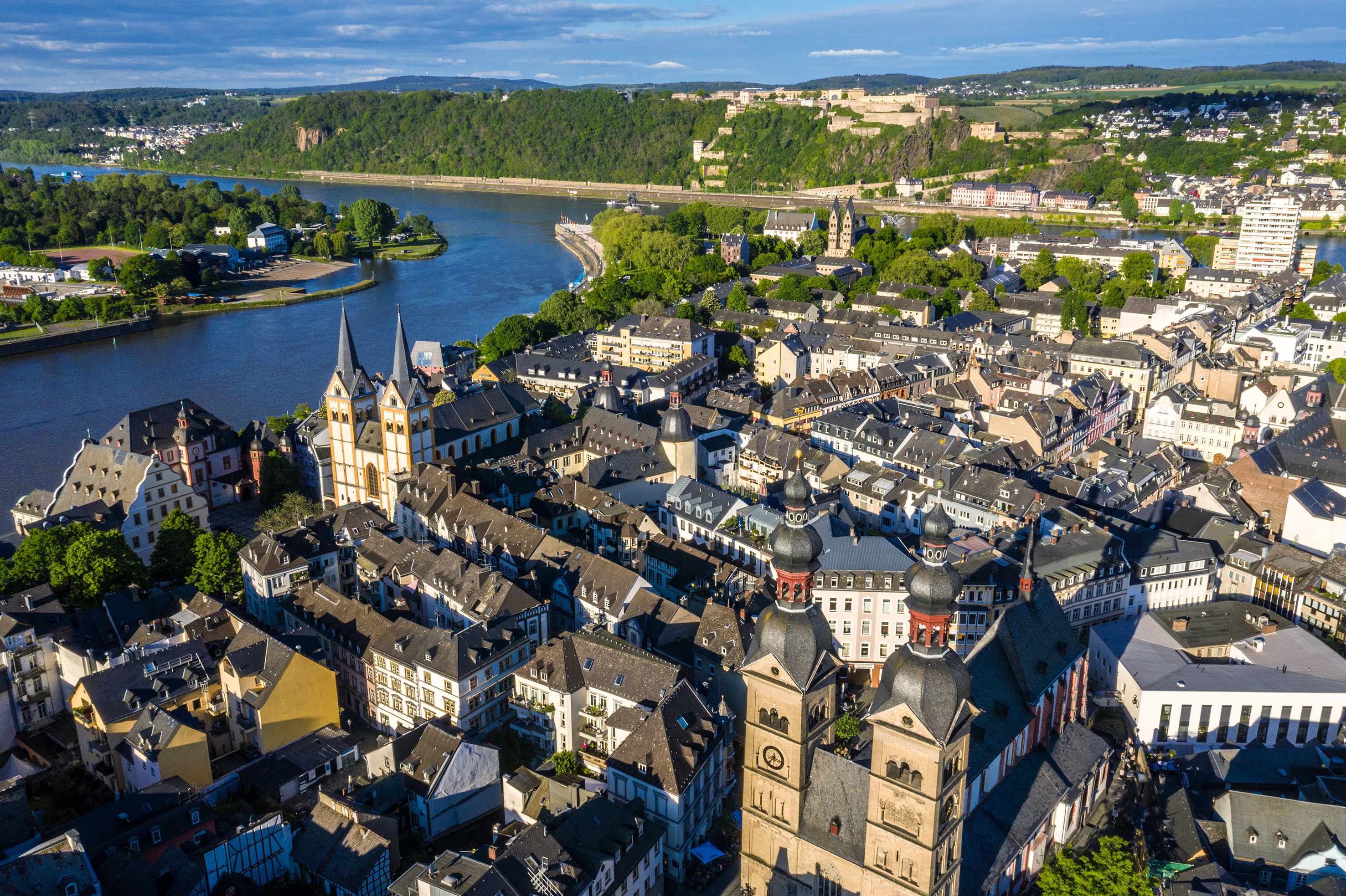 Koblenz. Luftaufnahme Stadt. Dominik Ketz. Koblenz Touristik. Ausflugsziel Schloss Burgbrohl.