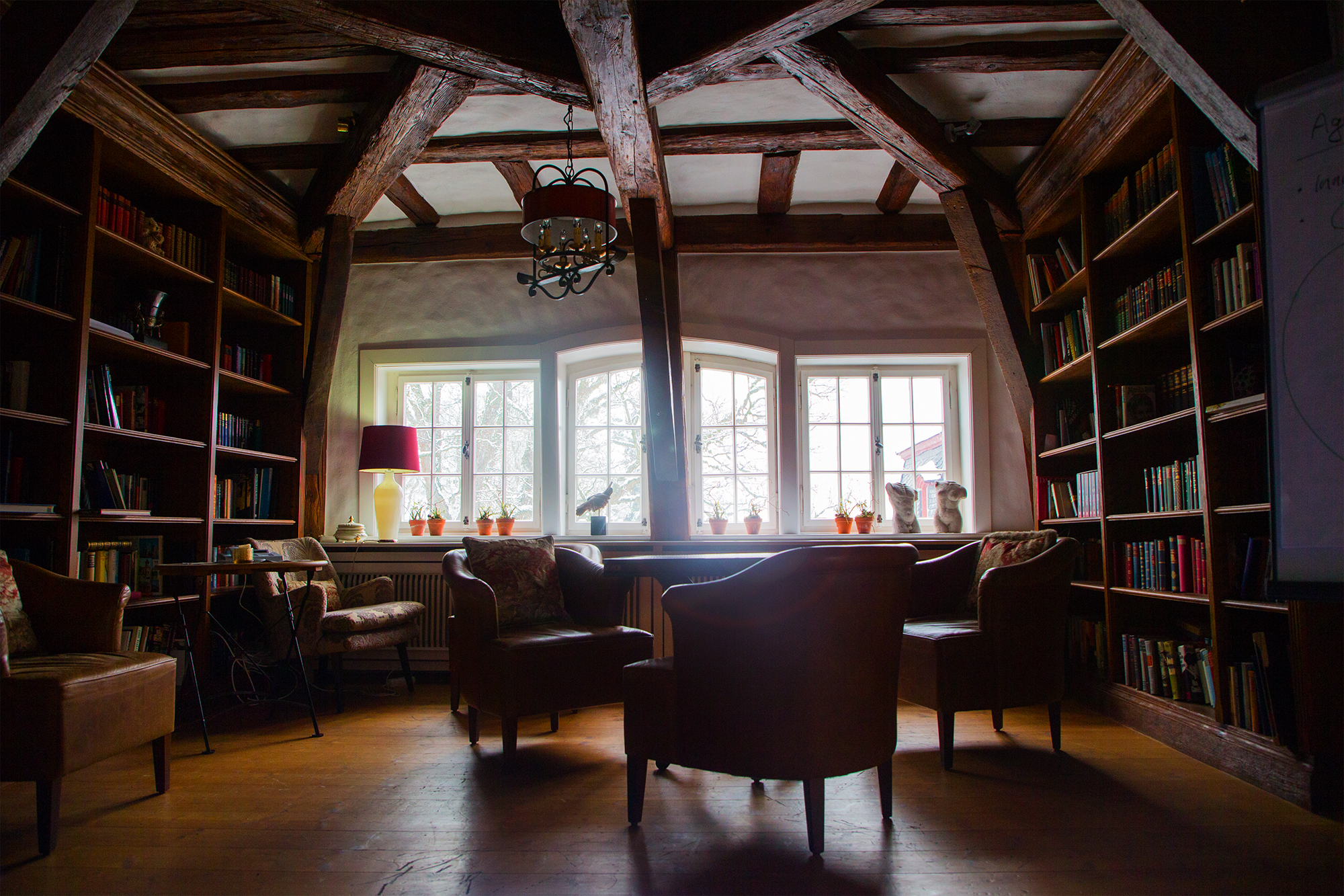 Schloss Bibliothek im Schloss Burgbrohl. Auszeit im Vier Sterne-Wellnesshotel.