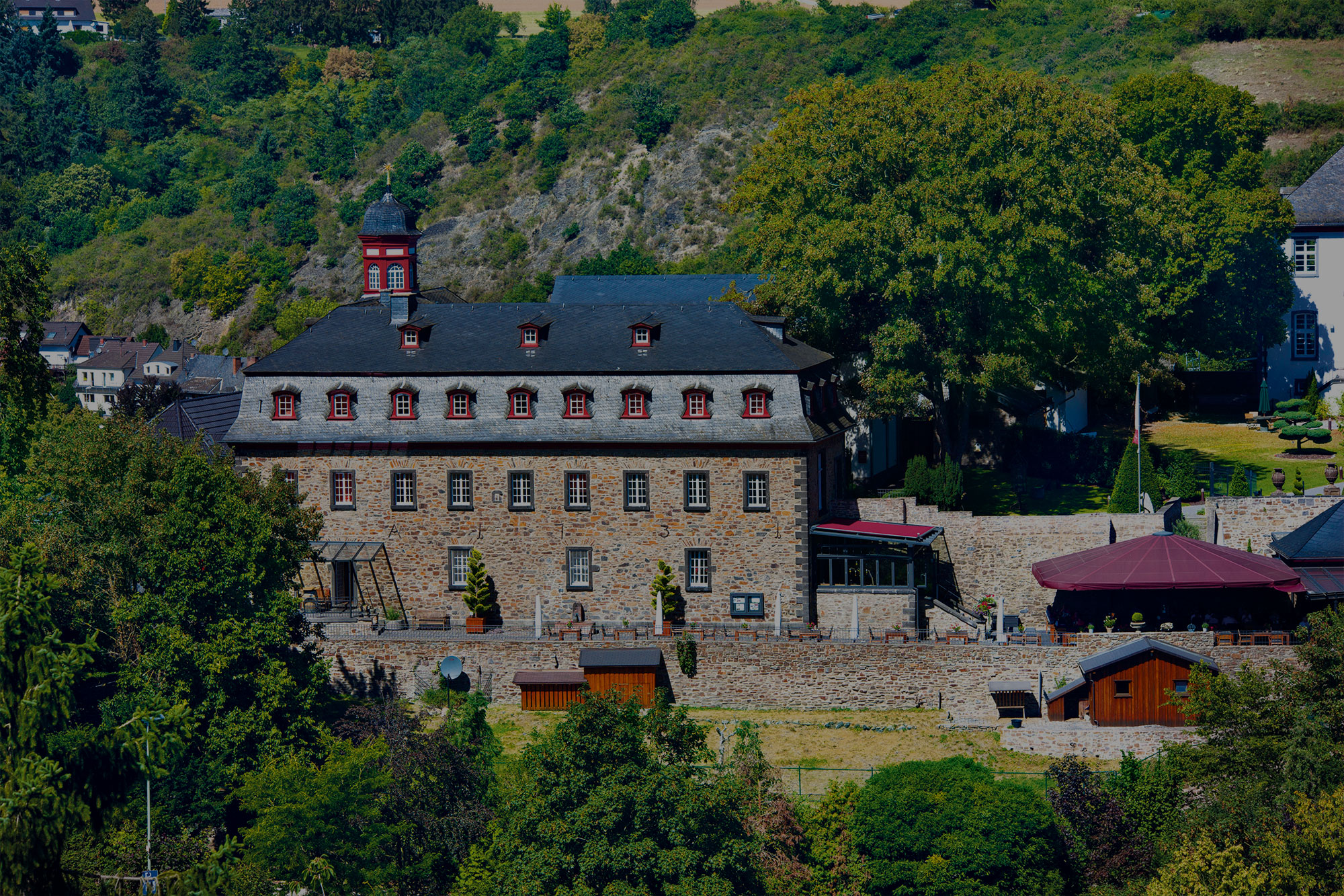 Gebäude aussen Drohnenperspektive