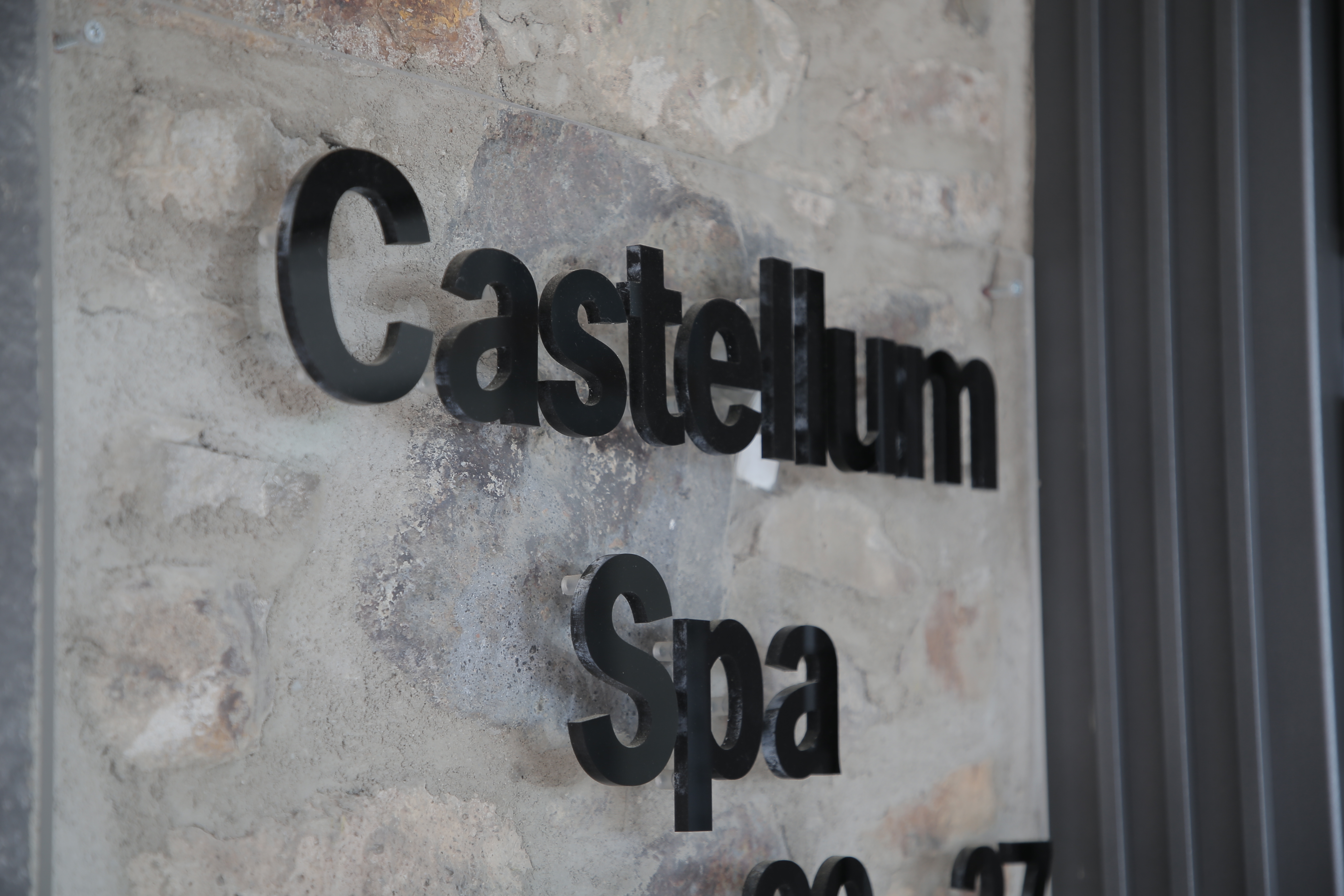 Eingang Wellnessbereich Castellum Spa im Schloss Burgbrohl.